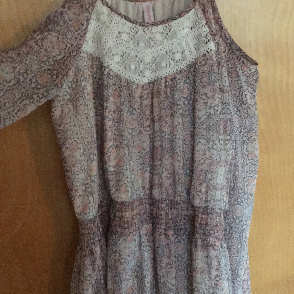 Printed dress with shoulder cut outs